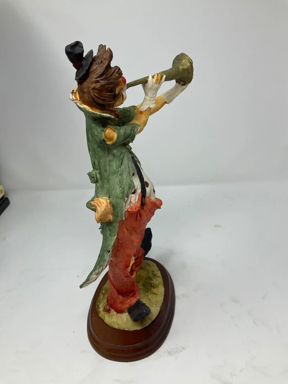 Vintage hobo clown paying trumpet. H289